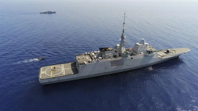 La frégate Languedoc et le patrouilleur chypriote Ioannides