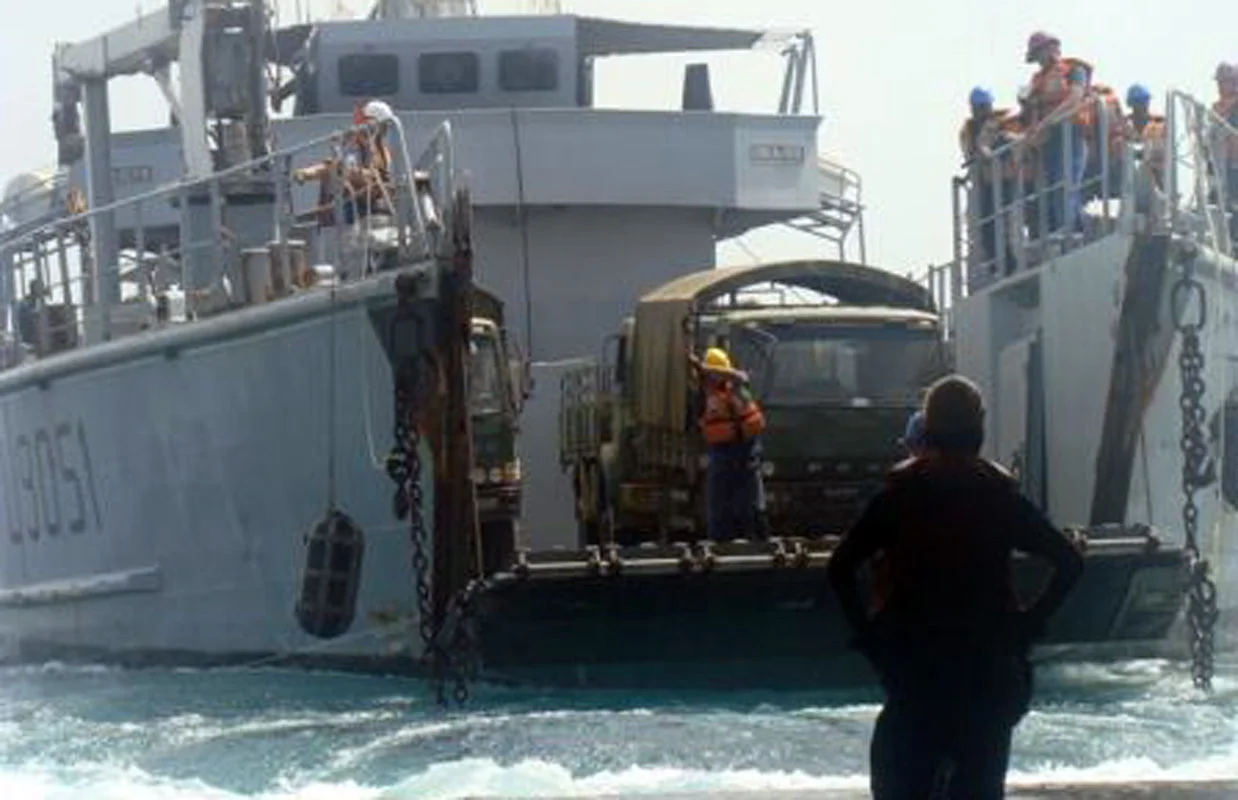 Le Siroco en exercice avec la marine sénégalaise