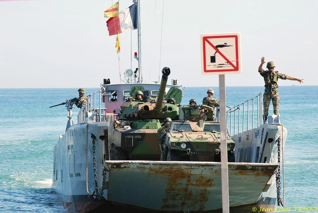 Approche d'un engin de débarquement