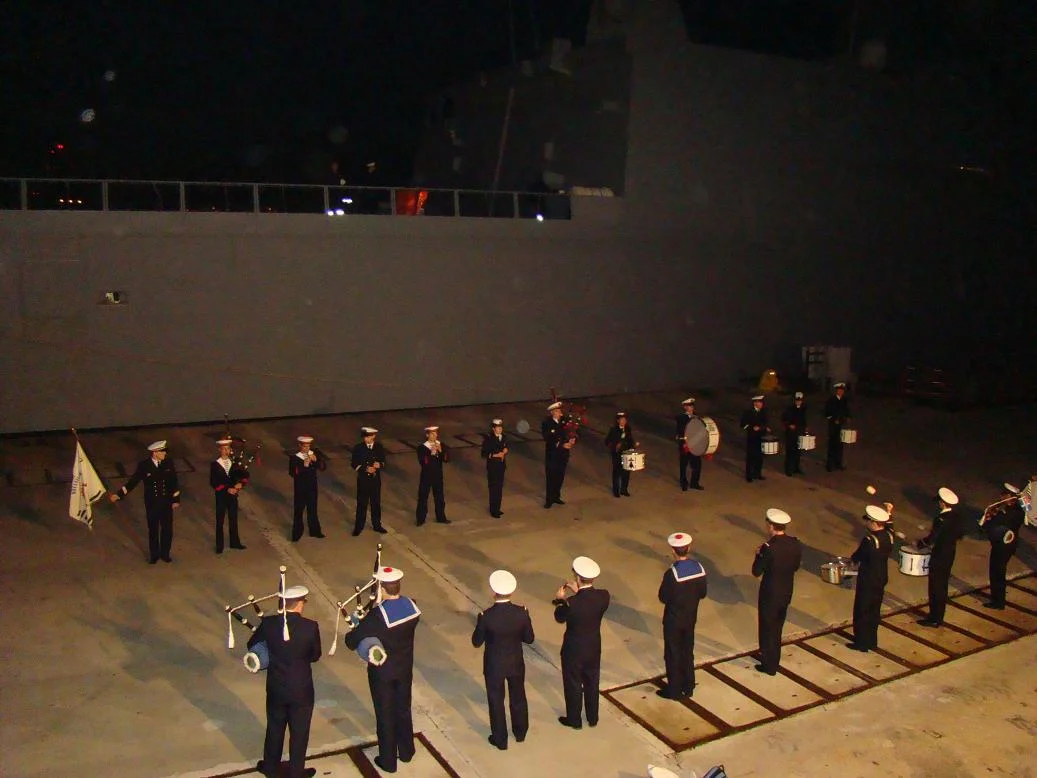 Le bagad du CIN St-Mandrier accueille les familles du Jean de Vienne