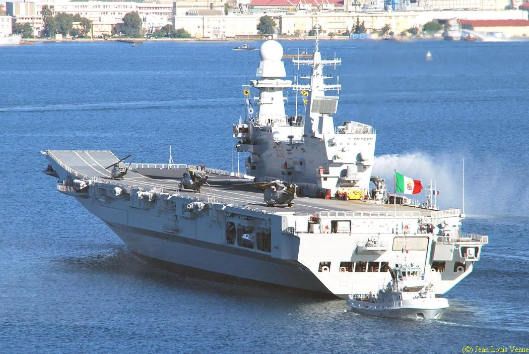 Arrivée à Toulon du porte-aéronefs italien Cavour