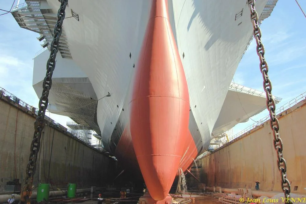 Le Charles de Gaulle ré-embarque ses lignes de mouillage