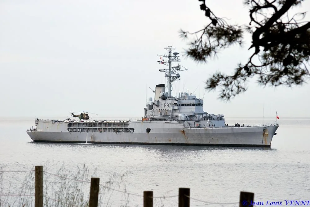 La Jeanne d’Arc au mouillage devant Toulon