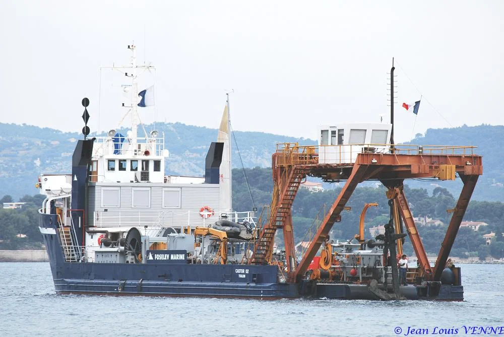 Le Castor 02 relève les ancres et les chaînes de la Rance et du Cdt Rivière