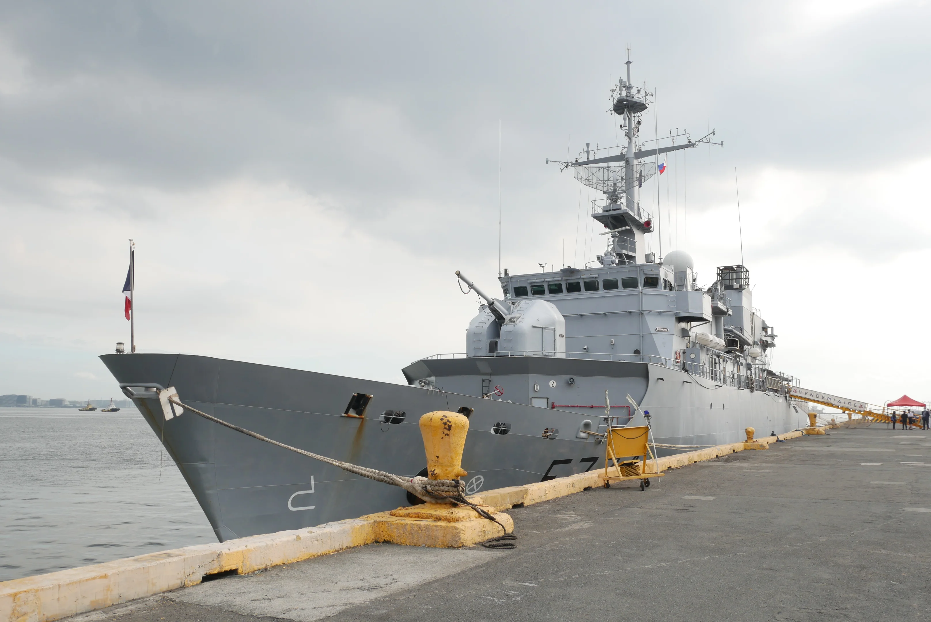 La frégate Vendémiaire en escale à Manille