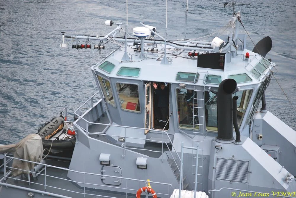 Un remorqueur de la base navale