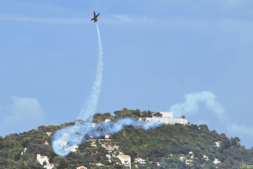 La patrouille Breitling au-dessus du cap Brun