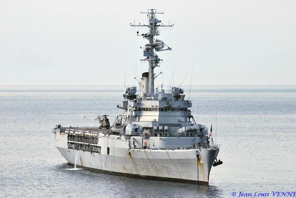 La Jeanne d’Arc au mouillage devant Toulon