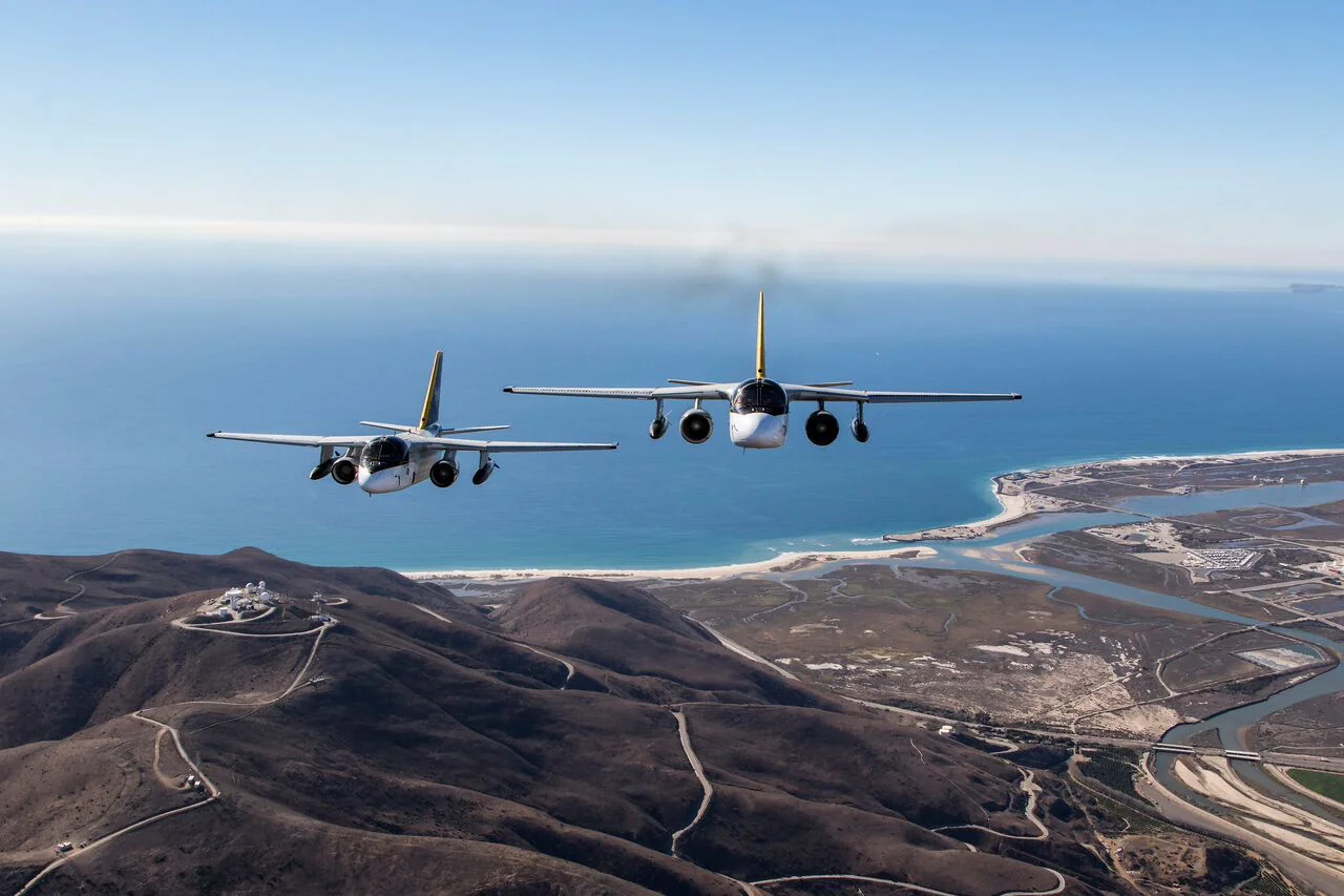 Les 2 derniers S-3B Viking de l'US Navy survolent la base de Ventura County