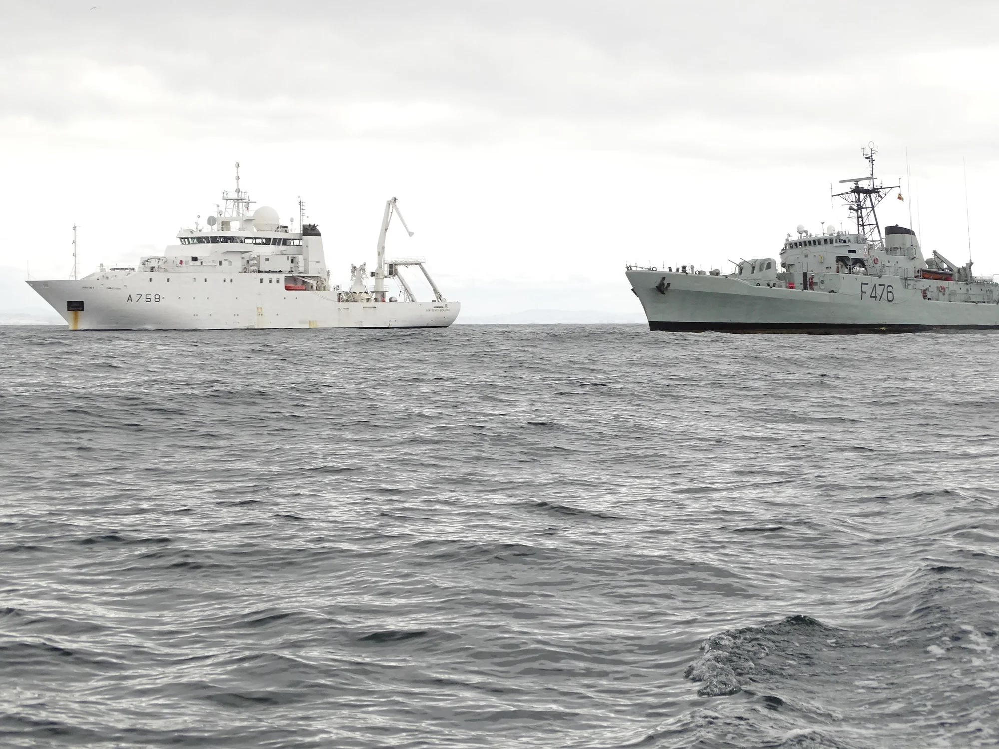 Le BHO Beautemps-Beaupré et la corvette portuguaise Jacinto Candido