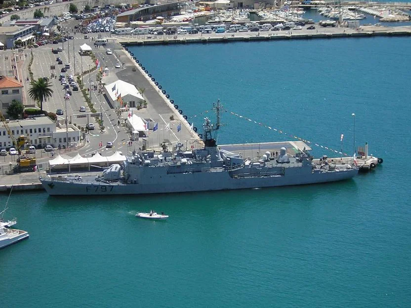 Le Cdt Bouan dans le port de Nice