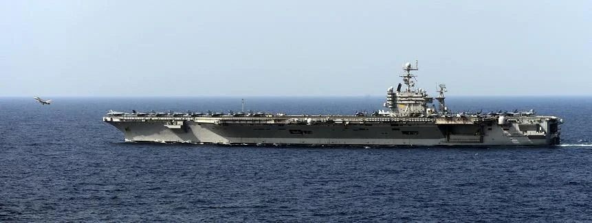 Un Rafale français décolle du Theodore Roosevelt