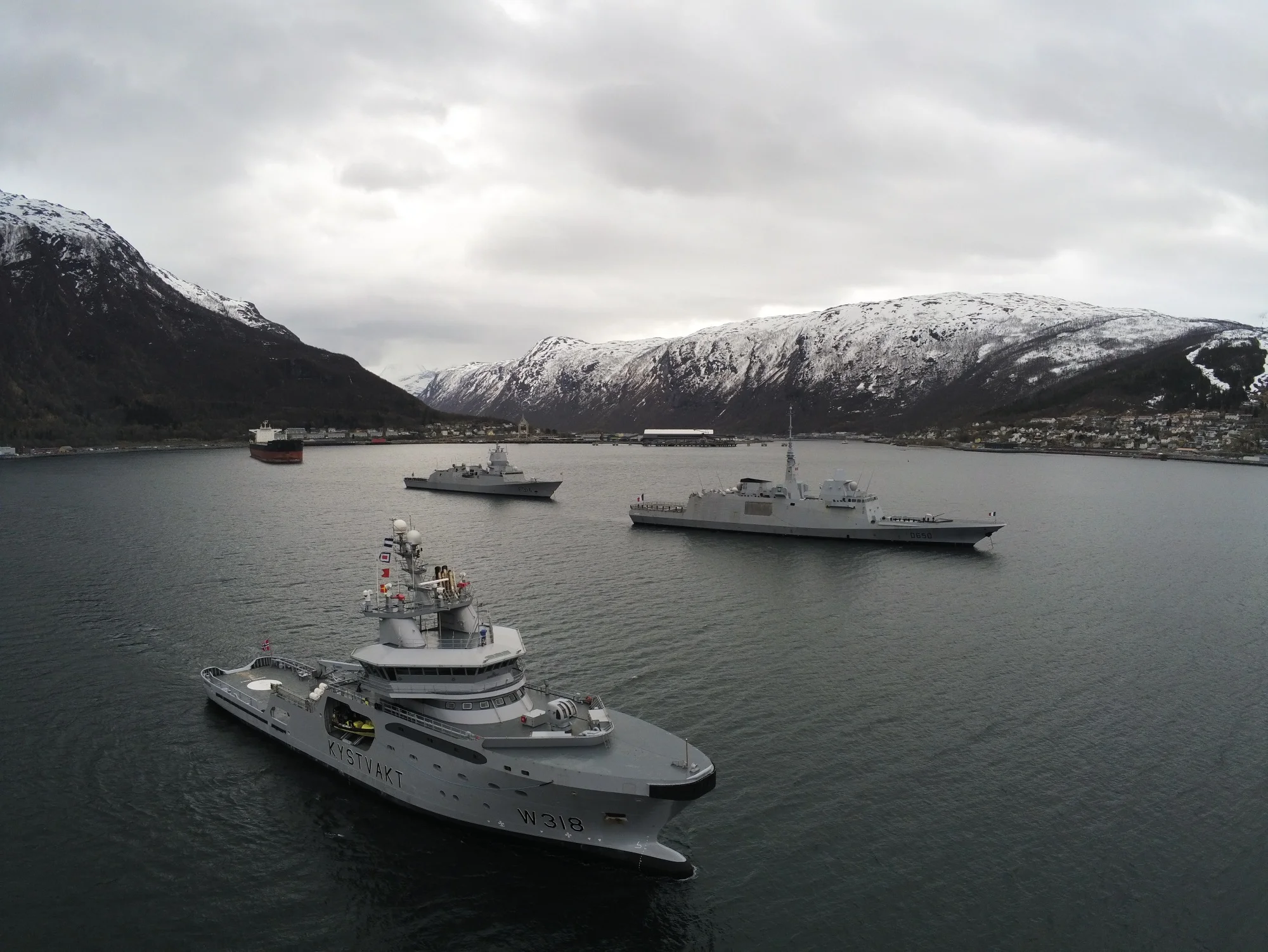 La frégate Aquitaine participe aux commémorations de la bataille de Narvik