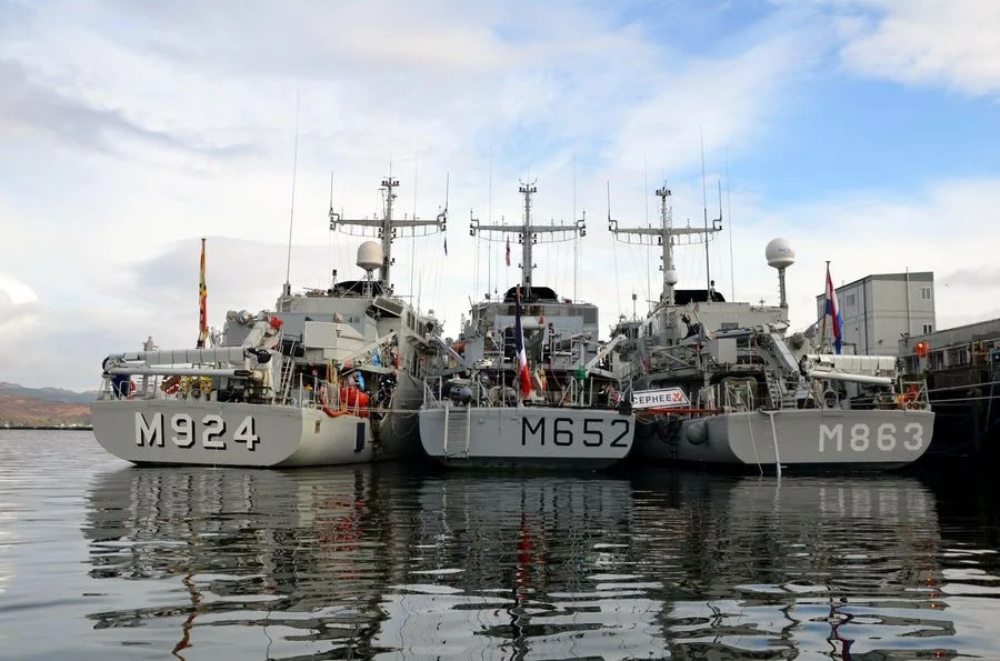 La Céphée en escale à Faslane au milieu d'autres chasseurs de mines de l'OTAN