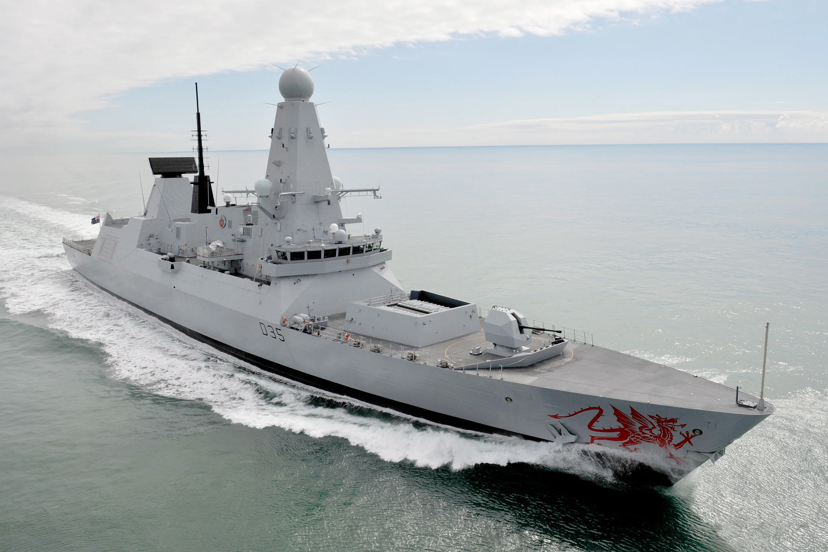 Le destroyer britannique HMS Dragon