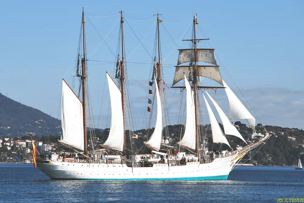 Le voilier-école espagnol Juan Sebastian de Elcano appareille de Toulon