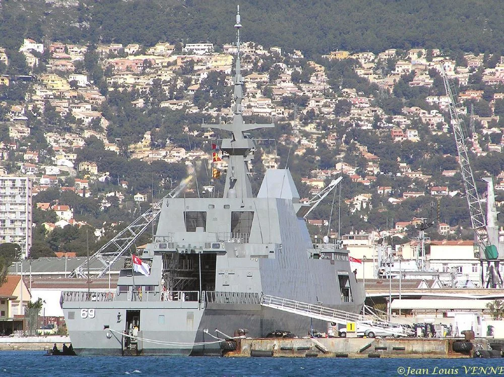 La frégate Singapourienne Intrepid Ã  Toulon