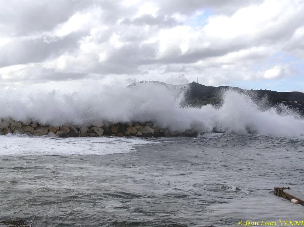 Mer agitée sur la plage de St-Elme