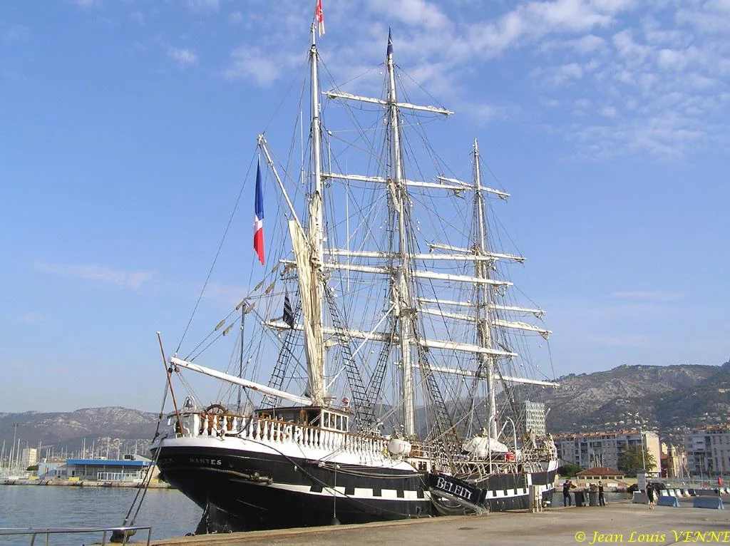 Le Bélem change de quai