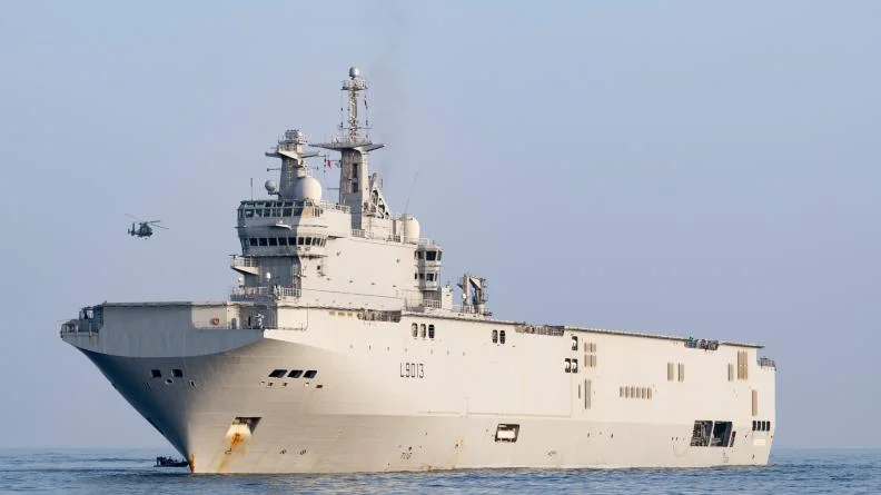 Le porte-hélicoptères amphibie Mistral