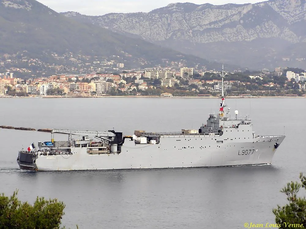 Le Bougainville appareille de Toulon