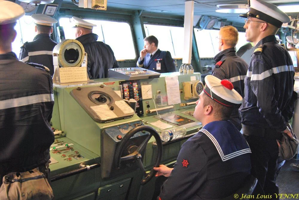 A la passerelle du Jules Verne