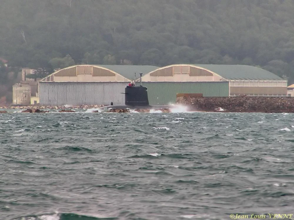 Sortie agitée pour un sous-marin