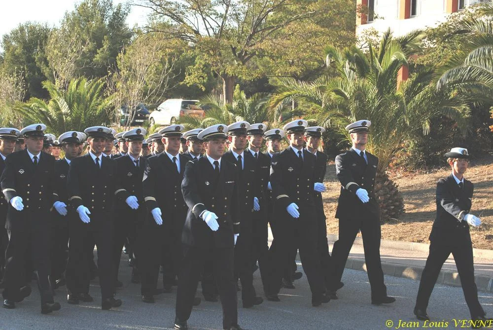 Présentation aux drapeaux du CIN Saint-Mandrier 