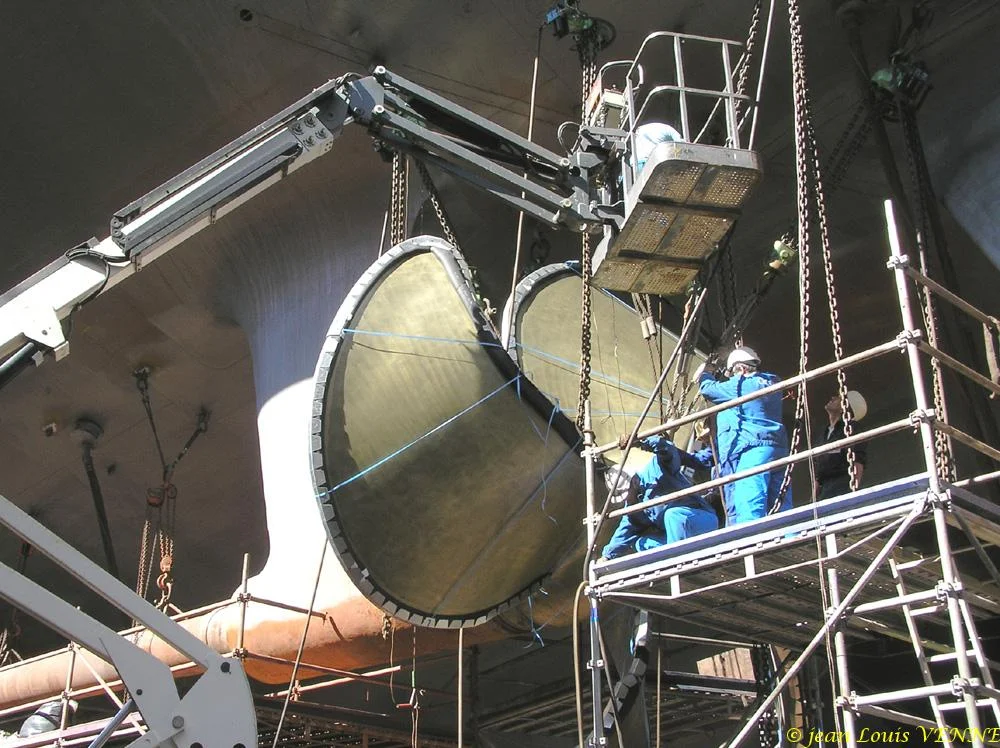 La seconde hélice du porte-avions