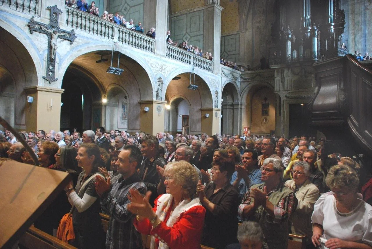Le public salue la prestation de Maurice André et de la musique des Equipages de la Flotte