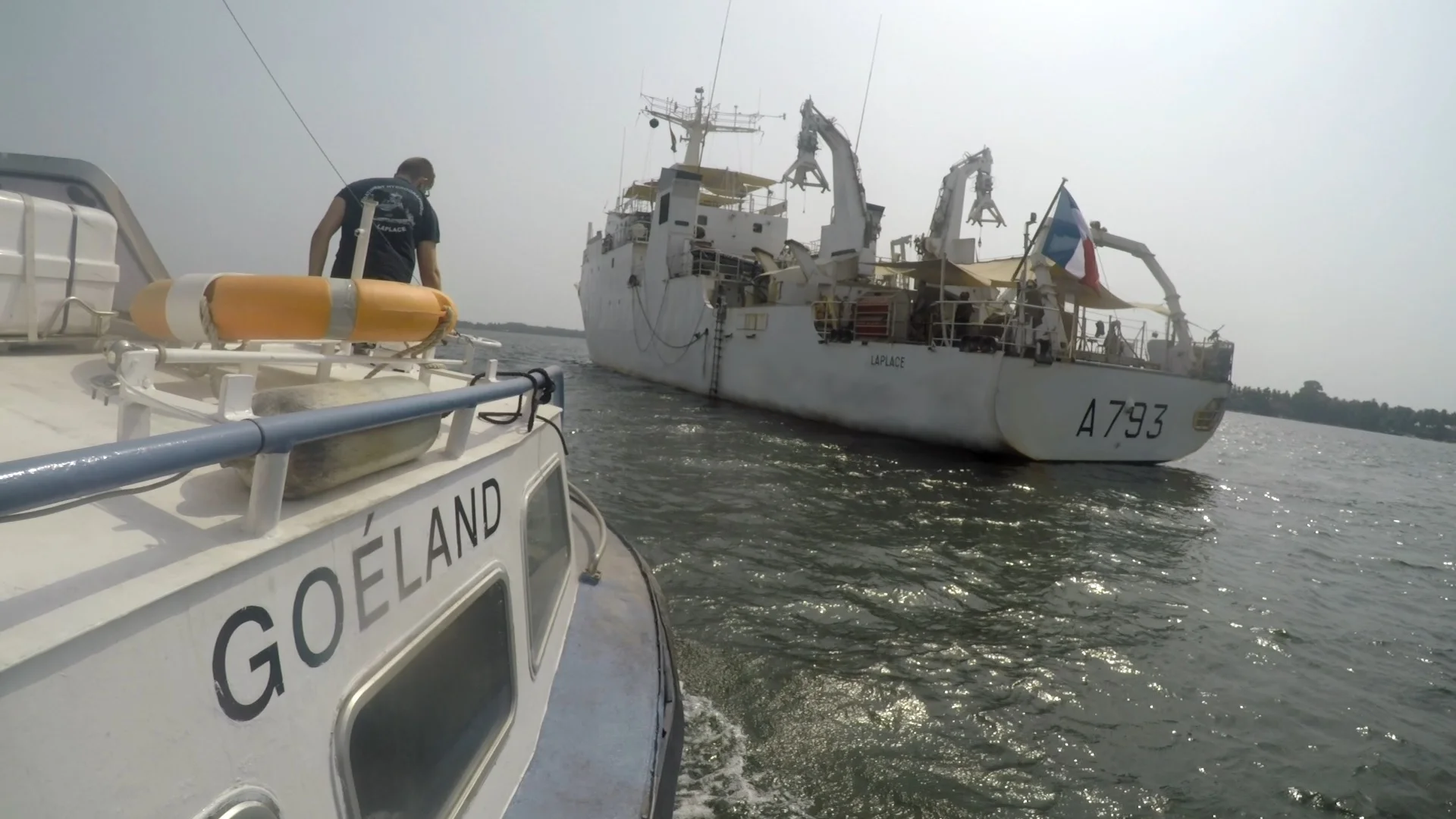 Le bâtiment hydrographique Laplace cartographie le port d’Abidjan
