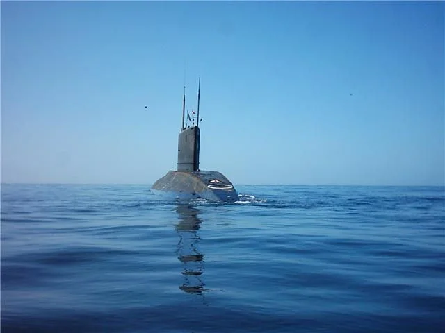 Un sous-marin Kilo algériens fait escale en Espagne sur le chemin de la Russie