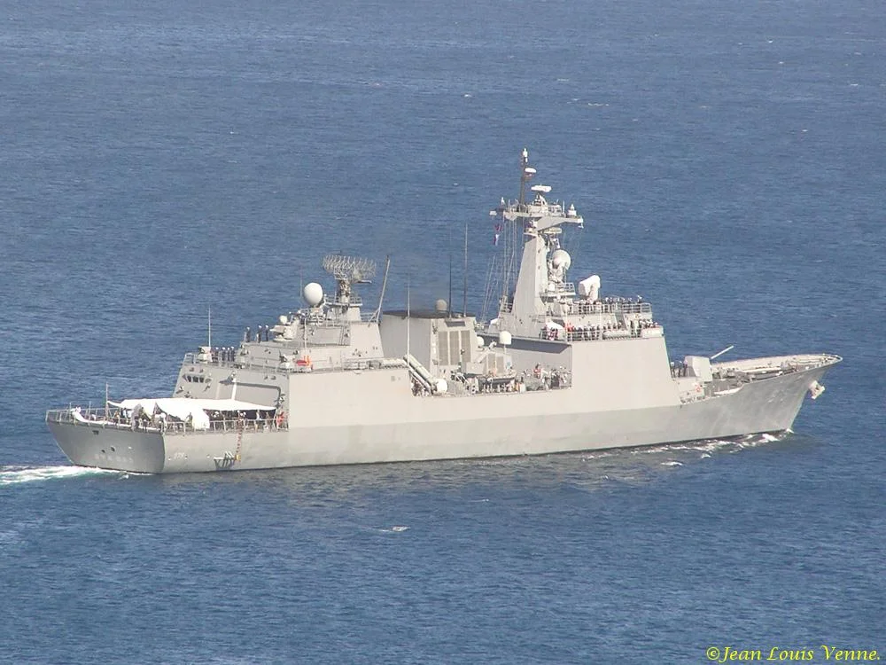 Le destroyer lance-missiles CHUNGMUGONG YI SUN SHI