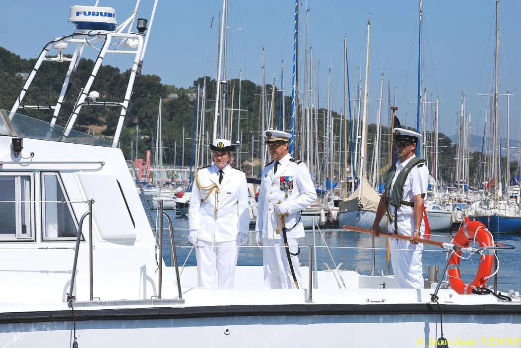 Le commandant du CIN arrive en vedette