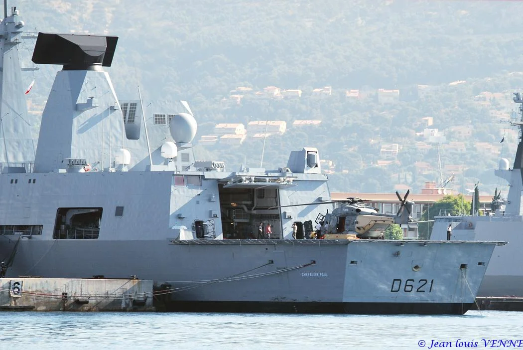 Appontage d’un NH90 sur le Chevalier-Paul