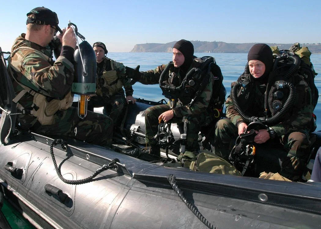 Des  plongeurs de la NSCT 1