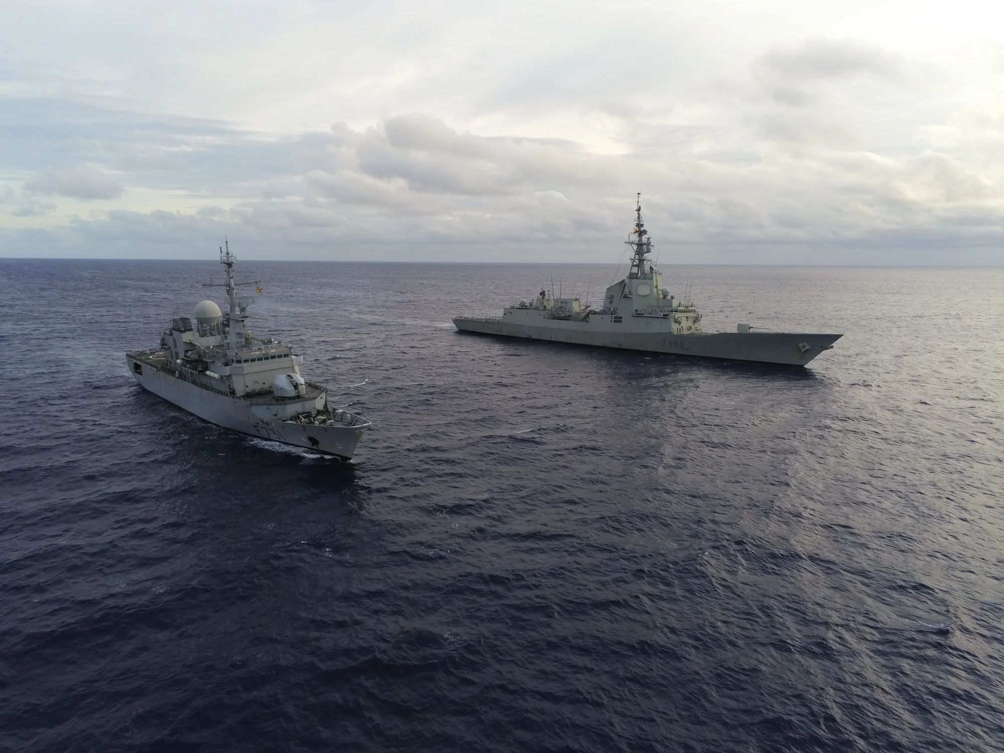 La frégate Prairial et la frégate espagnole Méndez Núñez