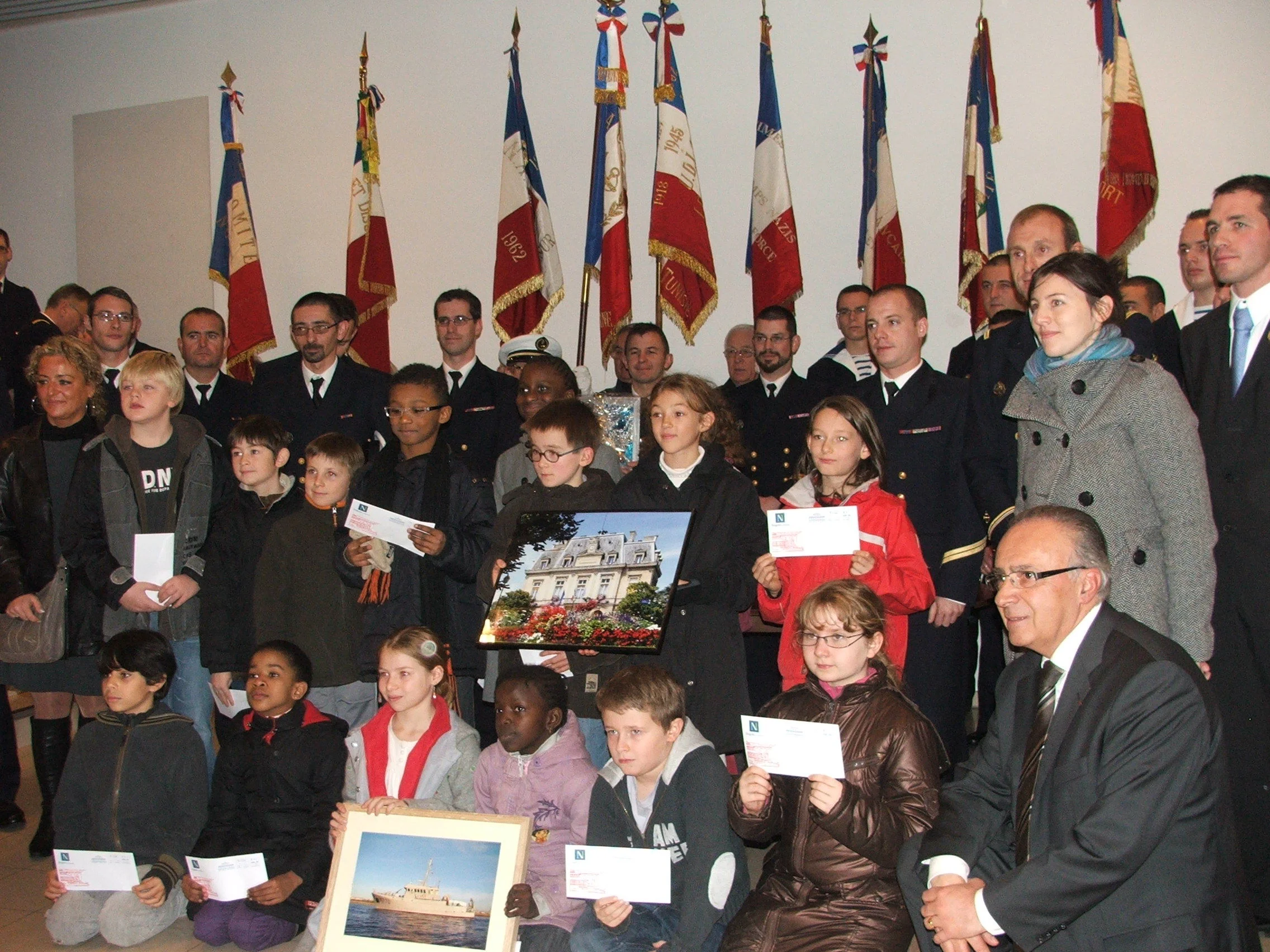 Photo de groupe avec les élèves de l’école Paul Bert