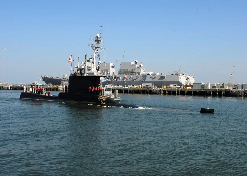 Le sous-marin péruvien Angamos