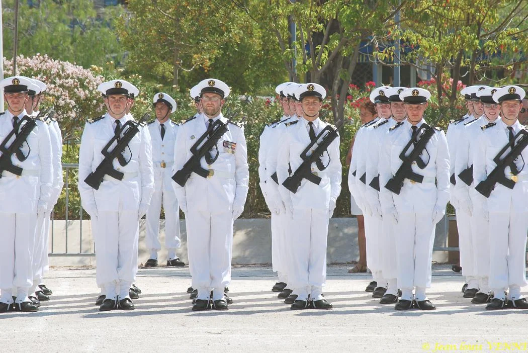Le CIN de St Mandrier commémore l’appel du 18 juin devant la mairie