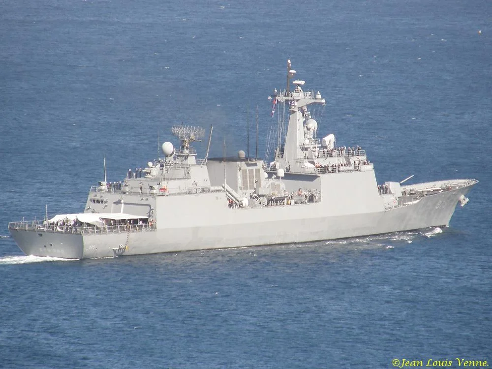 Le destroyer lance-missiles CHUNGMUGONG YI SUN SHI