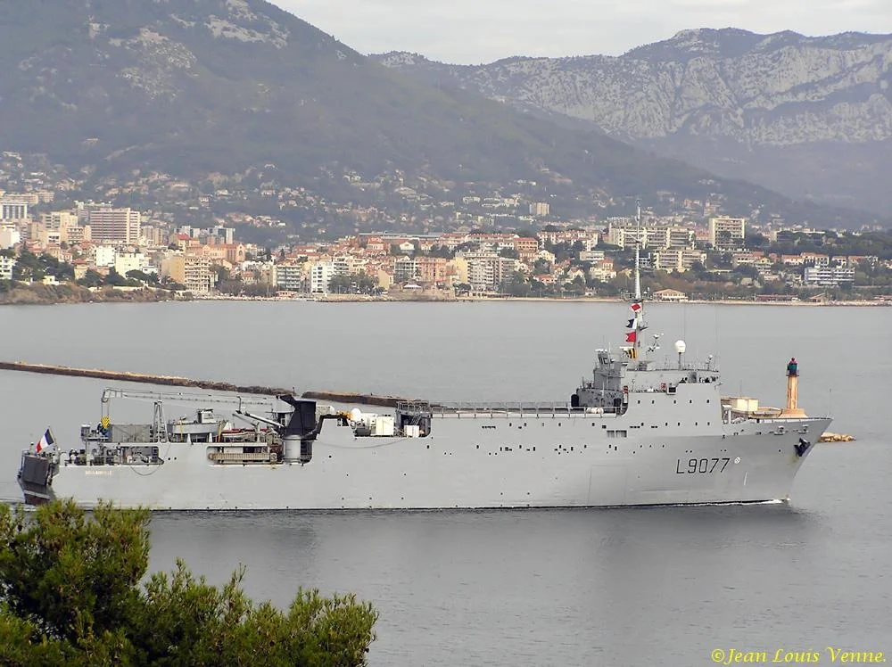 Le Bougainville appareille de Toulon