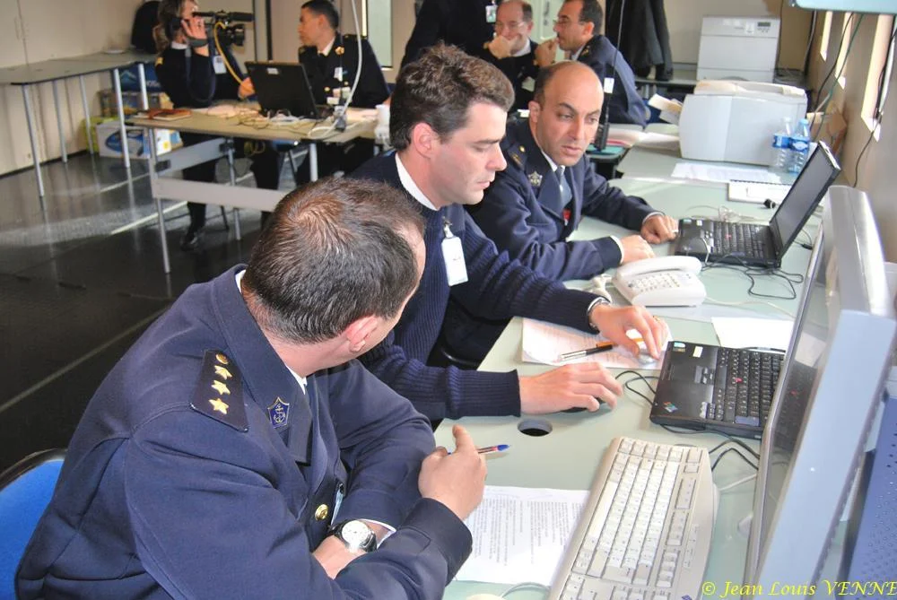 Au PC franco-algérien de l'exercice Raïs Hamidou