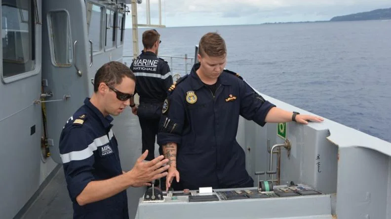 La sous-lieutenant Alexandra, officier chef du quart canadienne