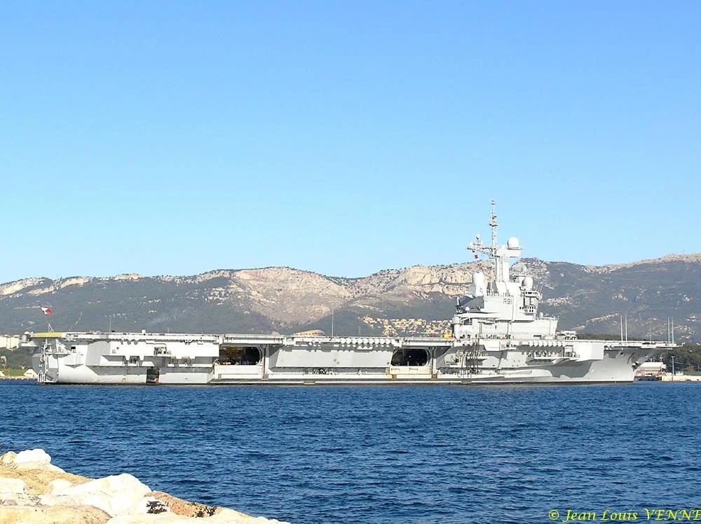 Le Charles de Gaulle appareille pour des essais aviation