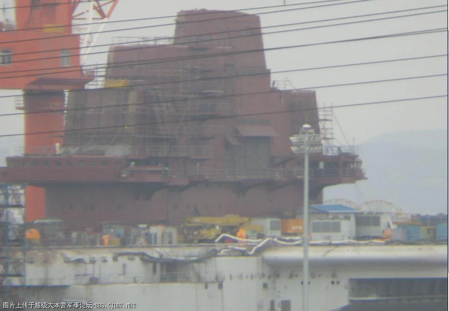 Le porte-avions chinois Varyag