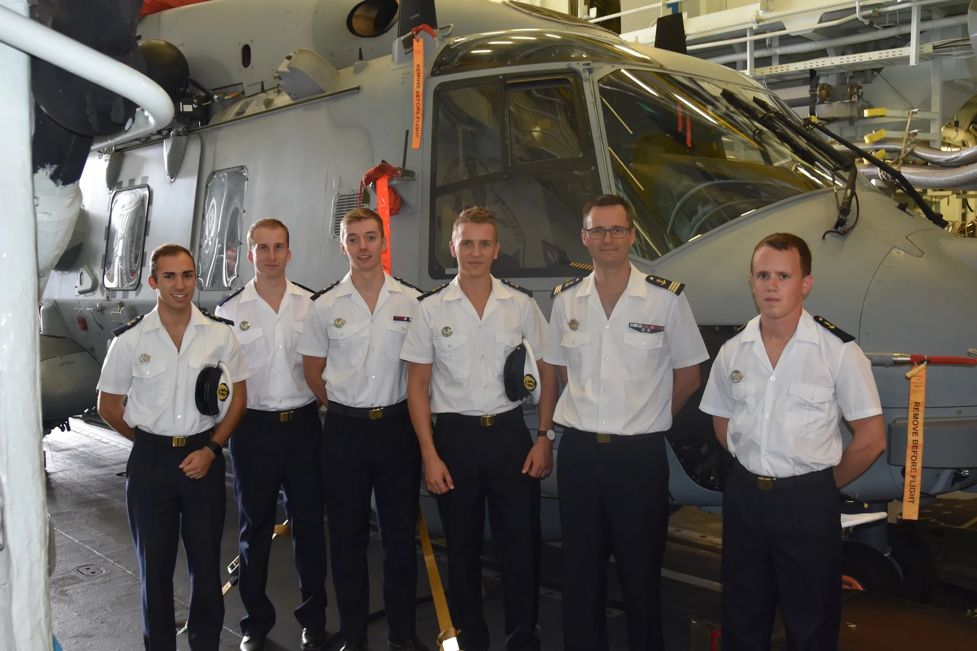 Six futurs pilotes à bord de l’Aquitaine