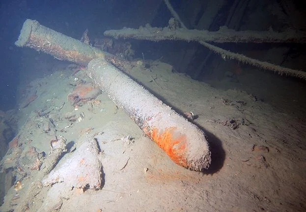 Obus dans les cales de l'Alice-Robert, un cargo allemand coulé en 1944