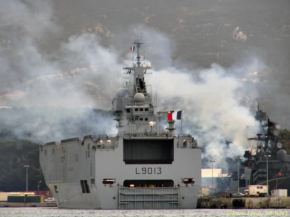 Le destroyer « Admiral Chabanenko » Ã  côté du Mistral