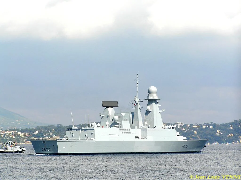 Le Forbin appareille de Toulon